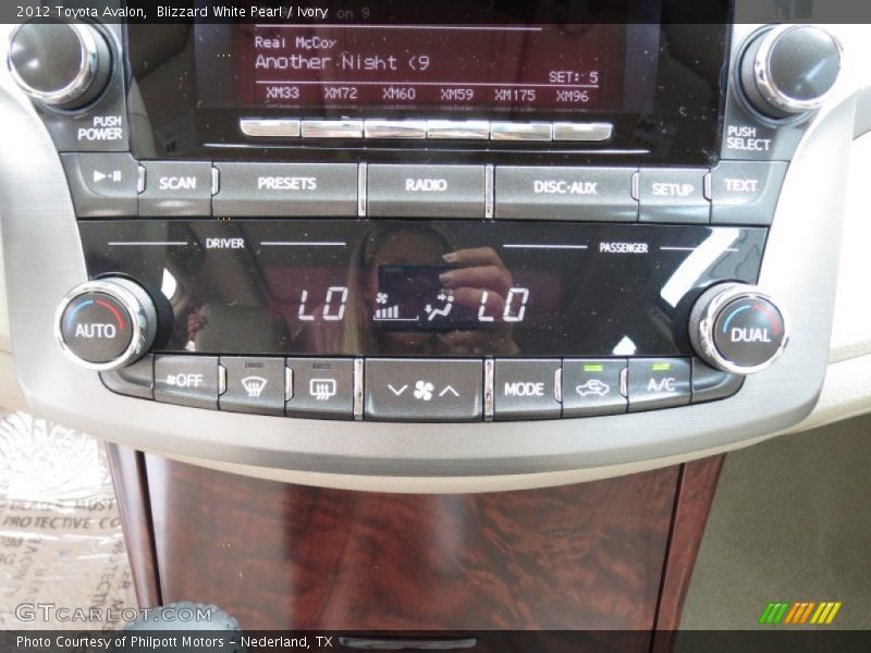 Blizzard White Pearl / Ivory 2012 Toyota Avalon