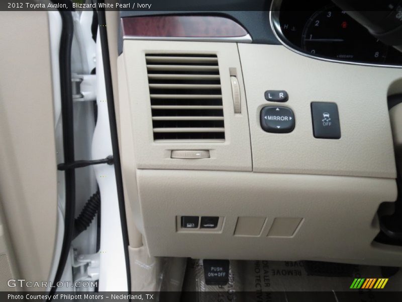 Blizzard White Pearl / Ivory 2012 Toyota Avalon