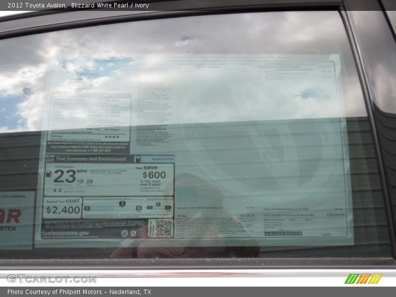 Blizzard White Pearl / Ivory 2012 Toyota Avalon