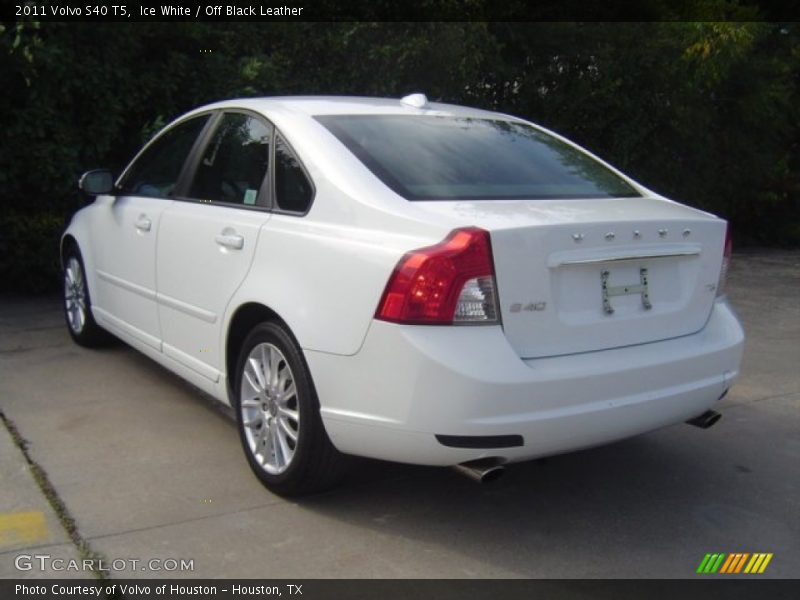 Ice White / Off Black Leather 2011 Volvo S40 T5