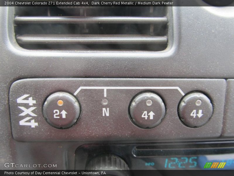 Controls of 2004 Colorado Z71 Extended Cab 4x4