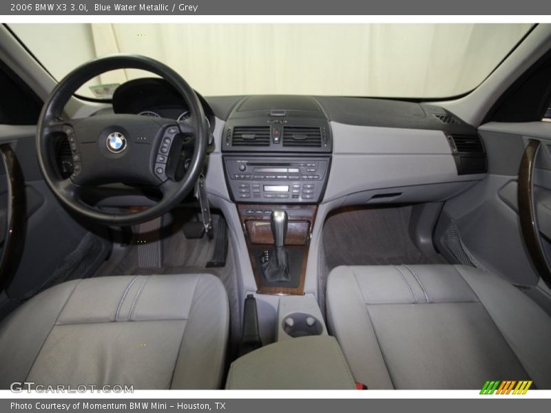 Dashboard of 2006 X3 3.0i