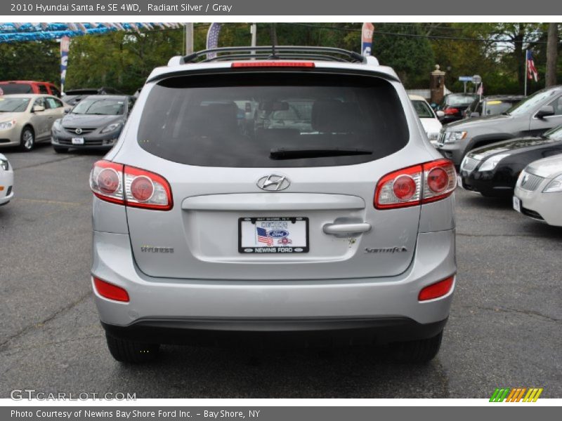 Radiant Silver / Gray 2010 Hyundai Santa Fe SE 4WD