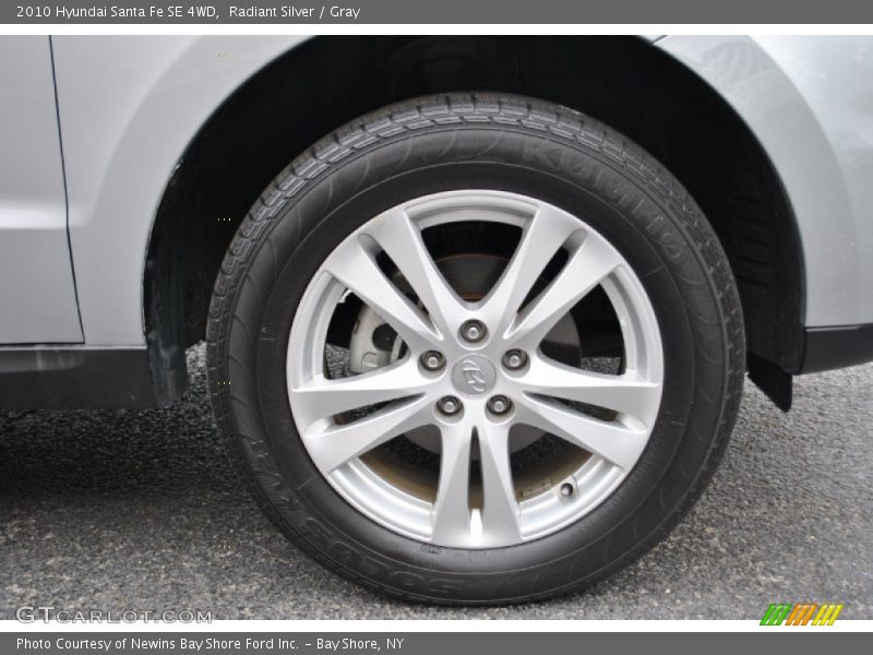 Radiant Silver / Gray 2010 Hyundai Santa Fe SE 4WD