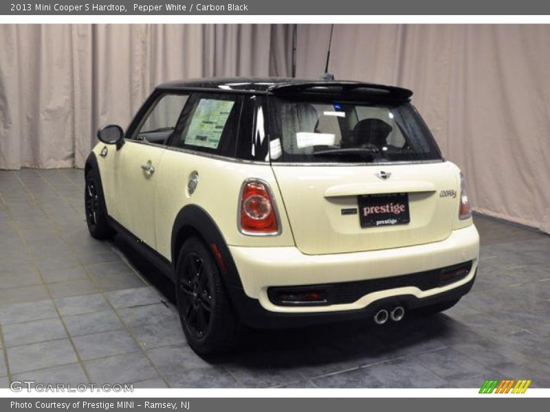 Pepper White / Carbon Black 2013 Mini Cooper S Hardtop