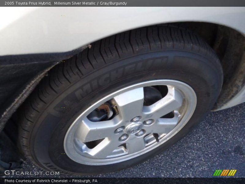 Millenium Silver Metallic / Gray/Burgundy 2005 Toyota Prius Hybrid