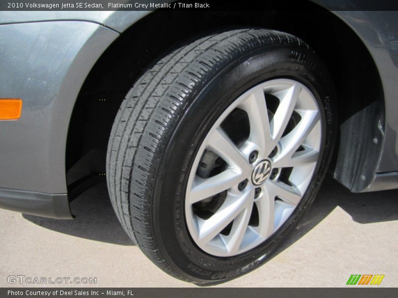 Platinum Grey Metallic / Titan Black 2010 Volkswagen Jetta SE Sedan