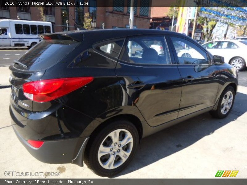 Ash Black / Taupe 2010 Hyundai Tucson GLS