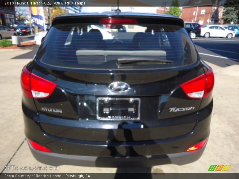 Ash Black / Taupe 2010 Hyundai Tucson GLS