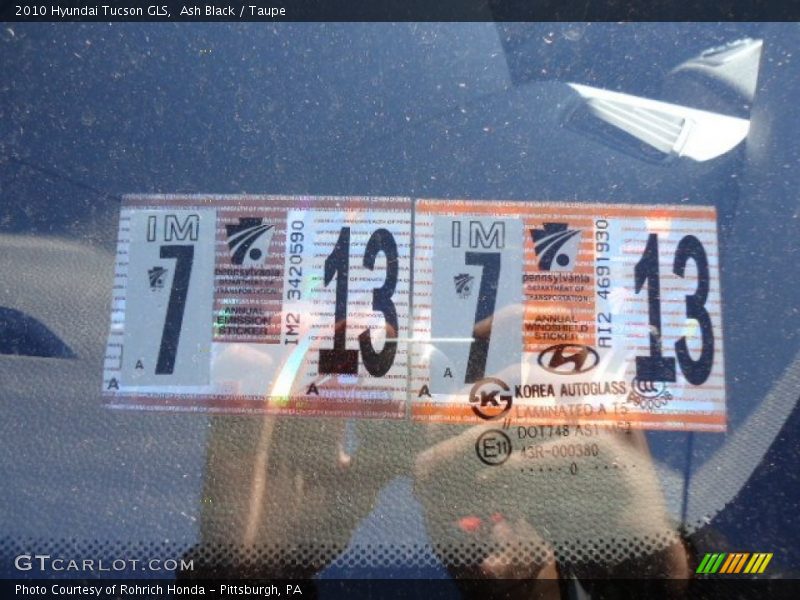 Ash Black / Taupe 2010 Hyundai Tucson GLS