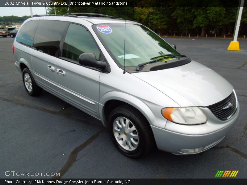Front 3/4 View of 2002 Town & Country LXi