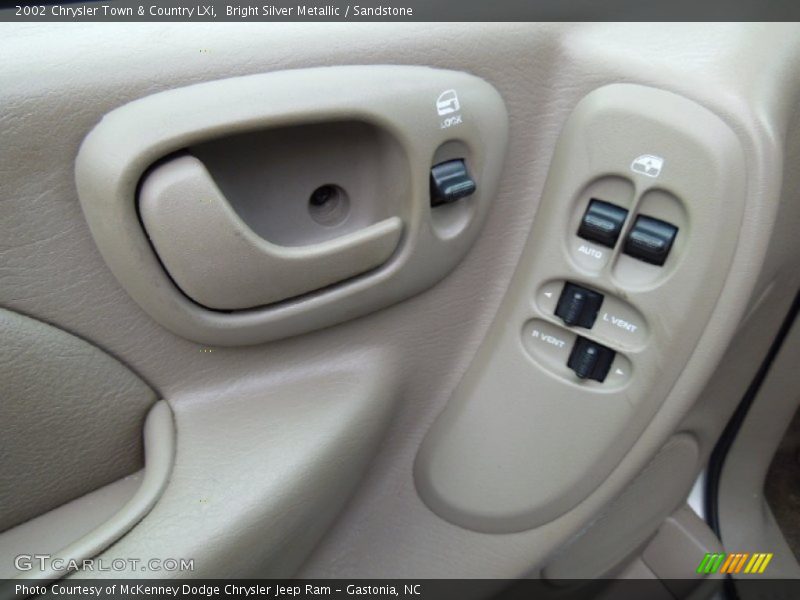 Bright Silver Metallic / Sandstone 2002 Chrysler Town & Country LXi