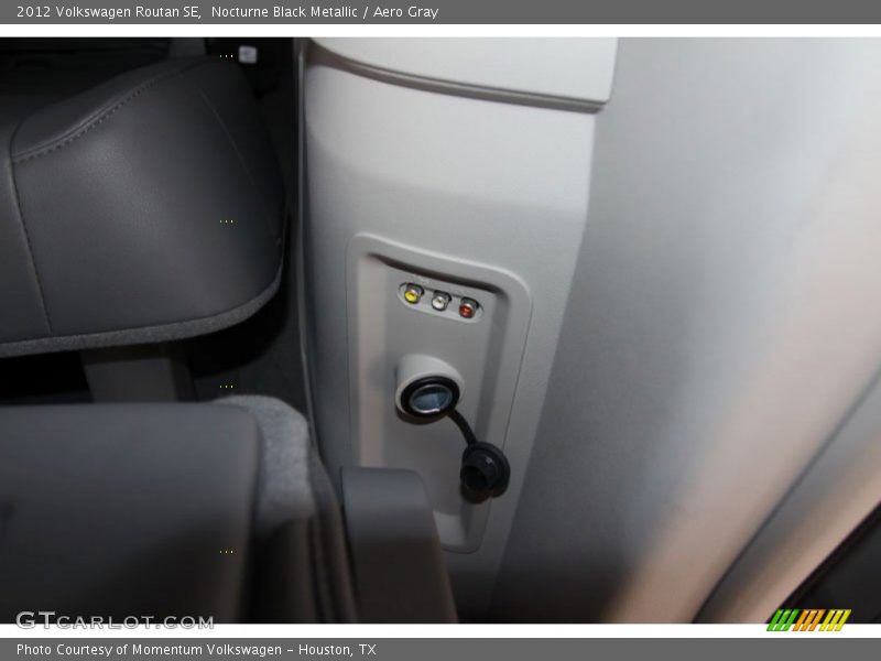 Nocturne Black Metallic / Aero Gray 2012 Volkswagen Routan SE
