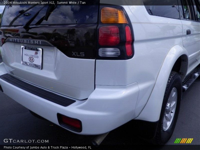 Summit White / Tan 2004 Mitsubishi Montero Sport XLS