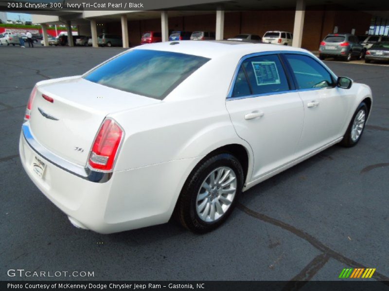 Ivory Tri-Coat Pearl / Black 2013 Chrysler 300