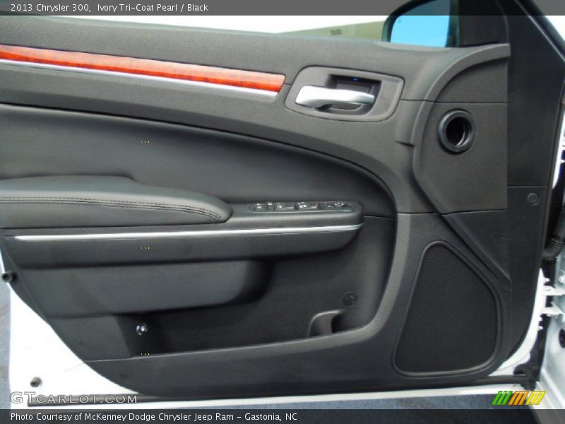 Ivory Tri-Coat Pearl / Black 2013 Chrysler 300