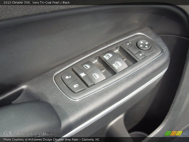 Ivory Tri-Coat Pearl / Black 2013 Chrysler 300