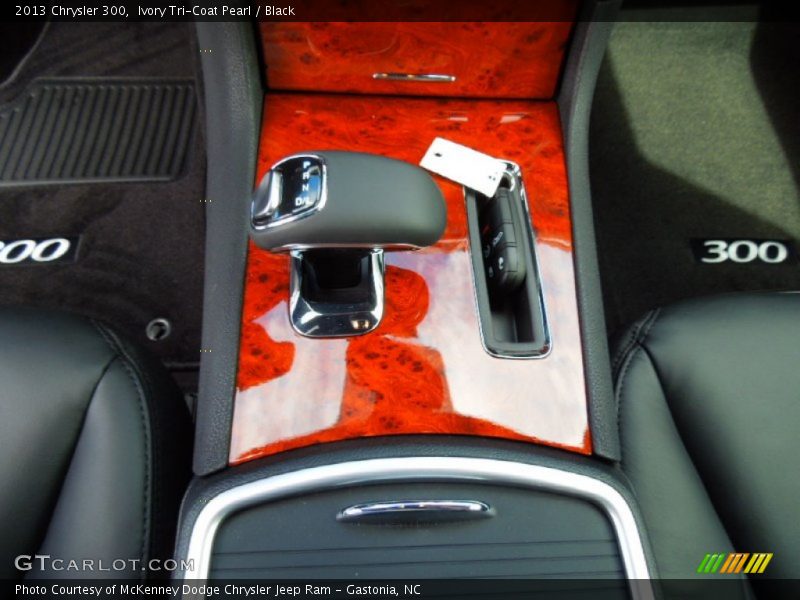 Ivory Tri-Coat Pearl / Black 2013 Chrysler 300