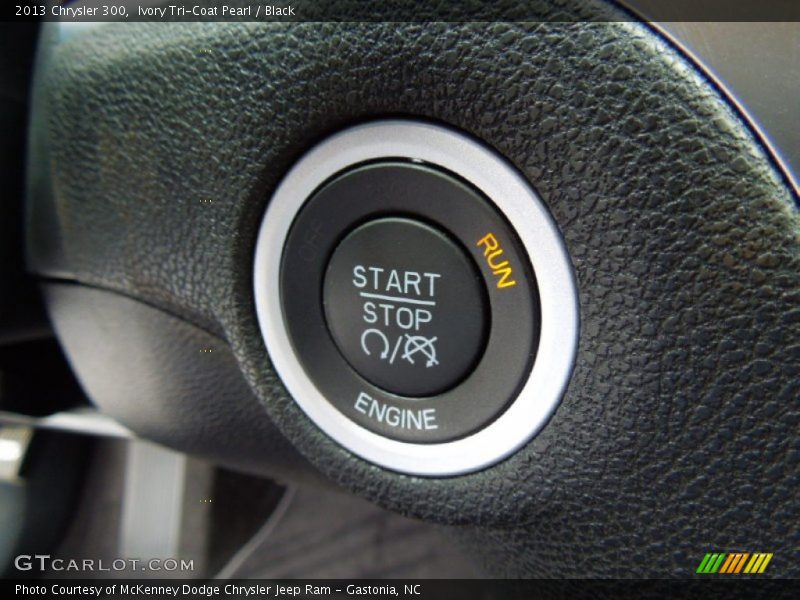 Ivory Tri-Coat Pearl / Black 2013 Chrysler 300