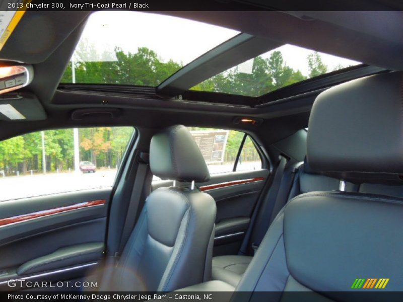 Ivory Tri-Coat Pearl / Black 2013 Chrysler 300