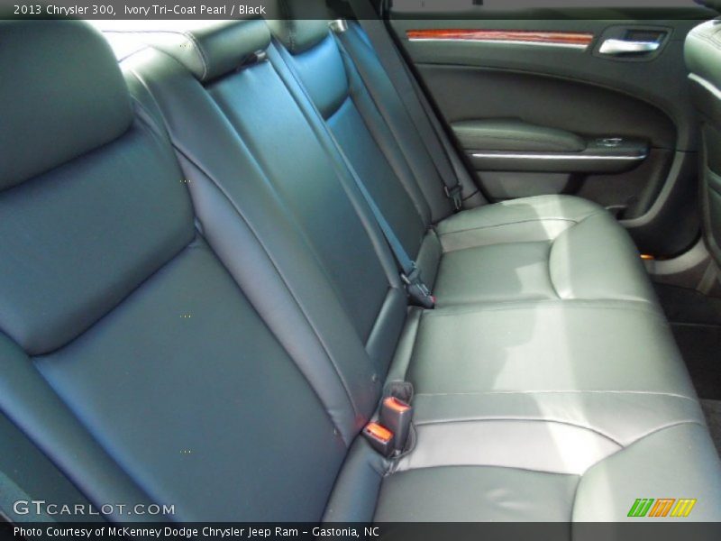 Ivory Tri-Coat Pearl / Black 2013 Chrysler 300