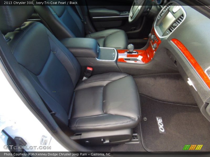 Ivory Tri-Coat Pearl / Black 2013 Chrysler 300