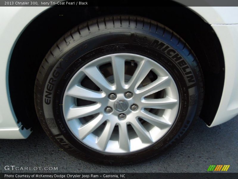 Ivory Tri-Coat Pearl / Black 2013 Chrysler 300