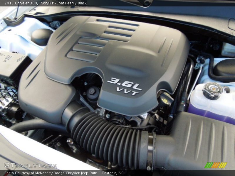 Ivory Tri-Coat Pearl / Black 2013 Chrysler 300