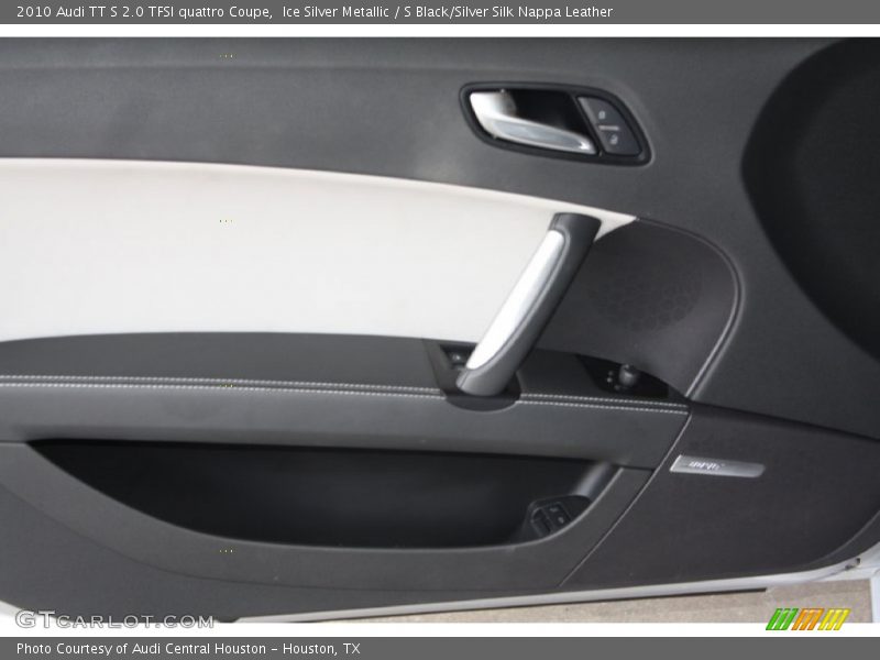 Door Panel of 2010 TT S 2.0 TFSI quattro Coupe