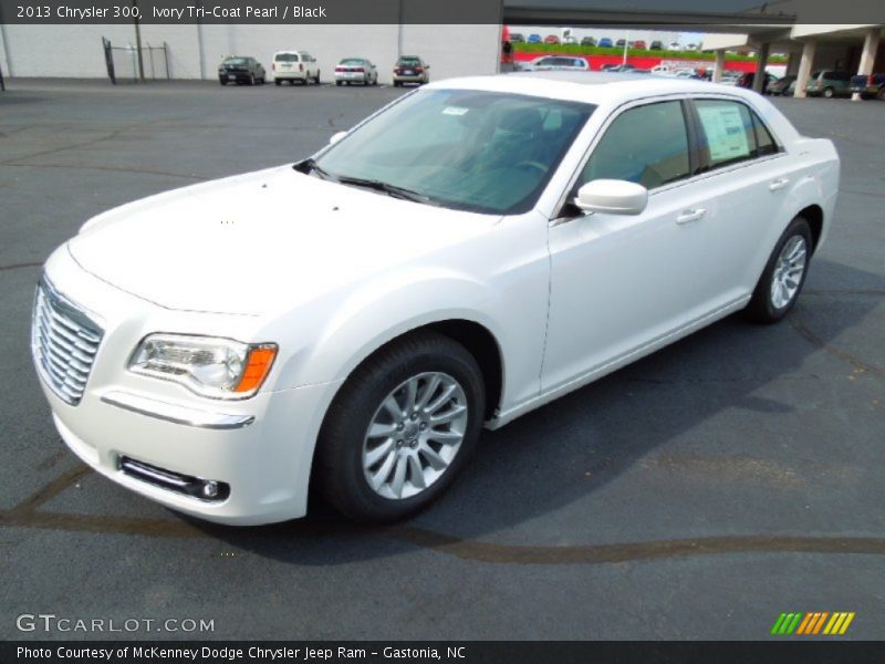 Ivory Tri-Coat Pearl / Black 2013 Chrysler 300