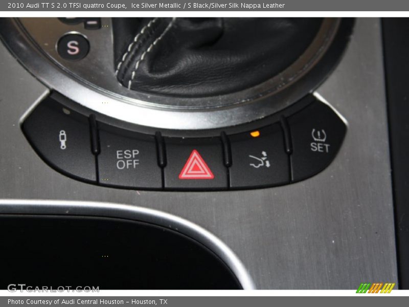 Controls of 2010 TT S 2.0 TFSI quattro Coupe