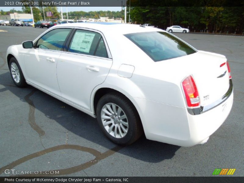 Ivory Tri-Coat Pearl / Black 2013 Chrysler 300