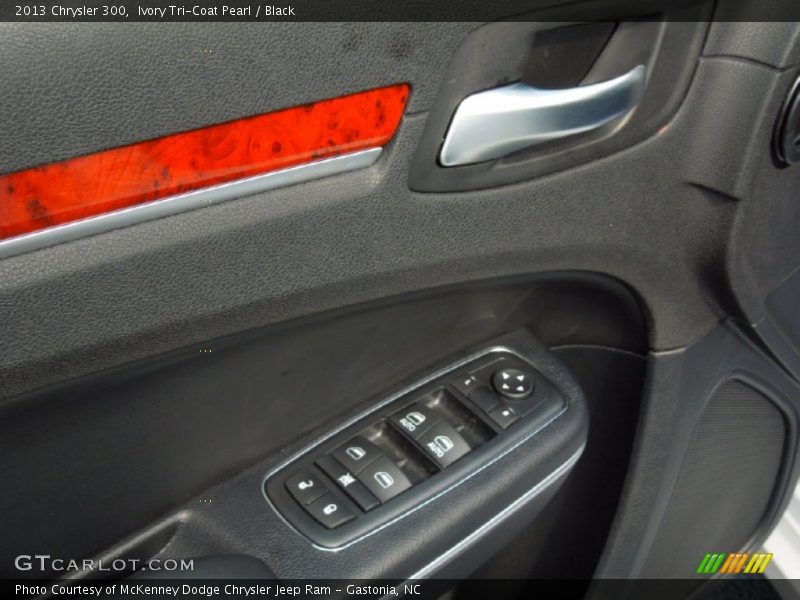 Ivory Tri-Coat Pearl / Black 2013 Chrysler 300