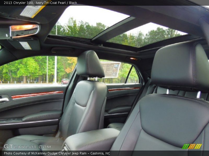 Ivory Tri-Coat Pearl / Black 2013 Chrysler 300