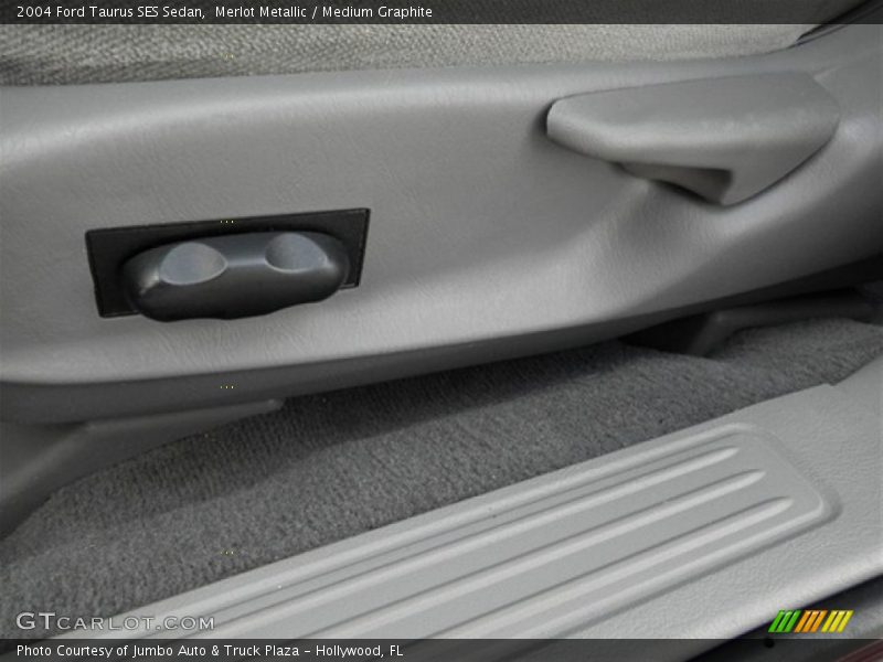 Merlot Metallic / Medium Graphite 2004 Ford Taurus SES Sedan