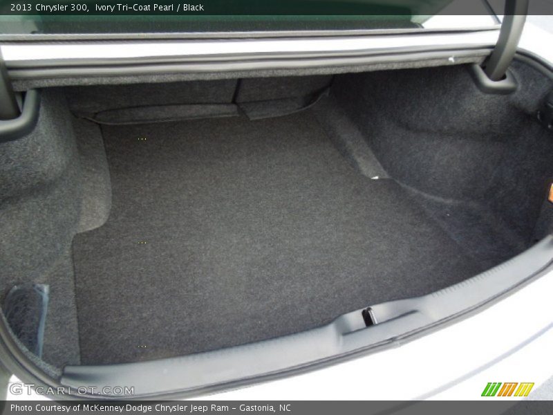 Ivory Tri-Coat Pearl / Black 2013 Chrysler 300