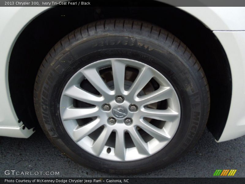 Ivory Tri-Coat Pearl / Black 2013 Chrysler 300