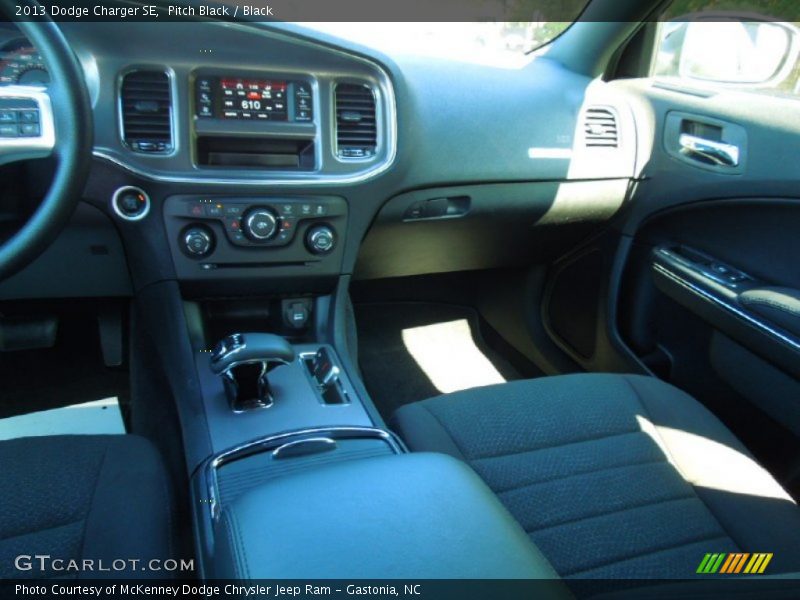 Pitch Black / Black 2013 Dodge Charger SE