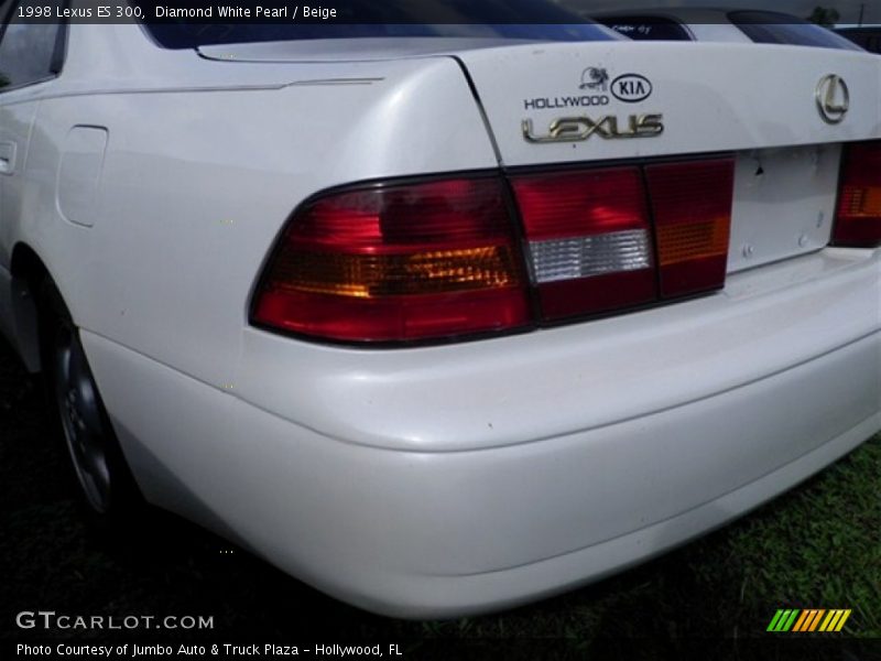 Diamond White Pearl / Beige 1998 Lexus ES 300