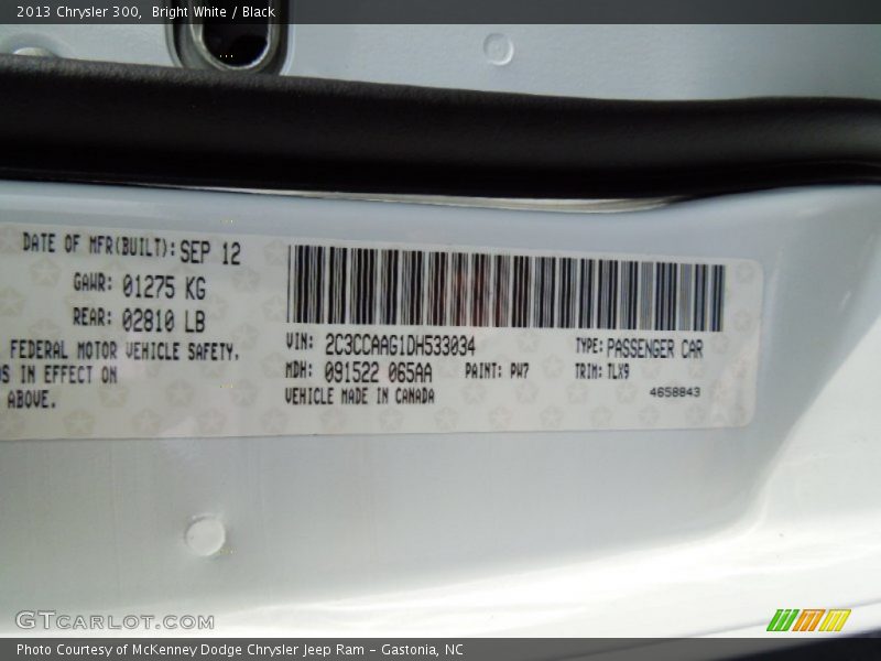 Bright White / Black 2013 Chrysler 300