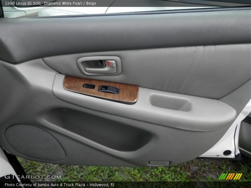 Diamond White Pearl / Beige 1998 Lexus ES 300