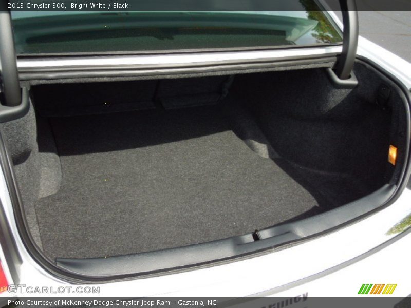 Bright White / Black 2013 Chrysler 300