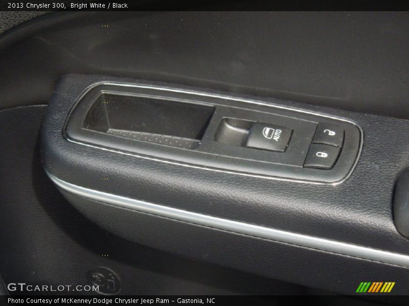 Bright White / Black 2013 Chrysler 300