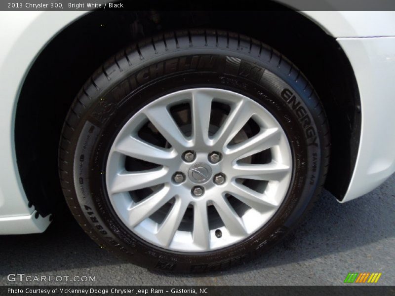 Bright White / Black 2013 Chrysler 300