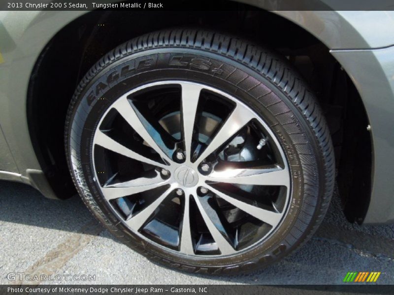  2013 200 S Sedan Wheel