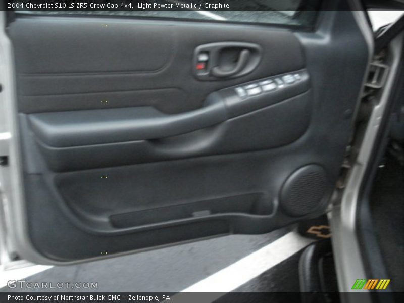 Light Pewter Metallic / Graphite 2004 Chevrolet S10 LS ZR5 Crew Cab 4x4