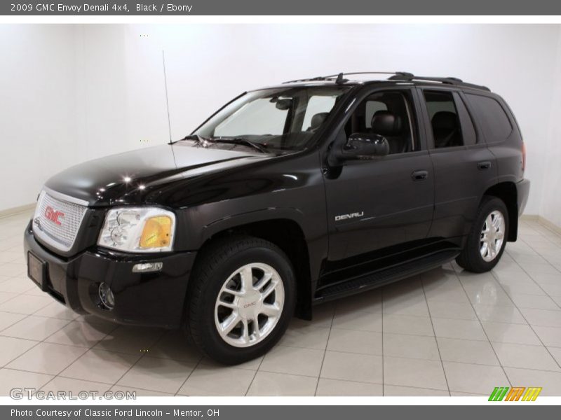 Front 3/4 View of 2009 Envoy Denali 4x4