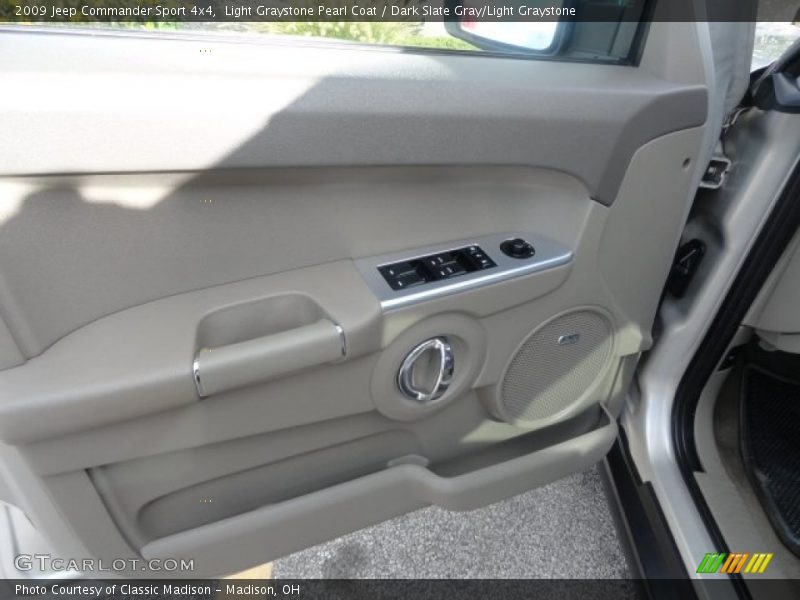Light Graystone Pearl Coat / Dark Slate Gray/Light Graystone 2009 Jeep Commander Sport 4x4
