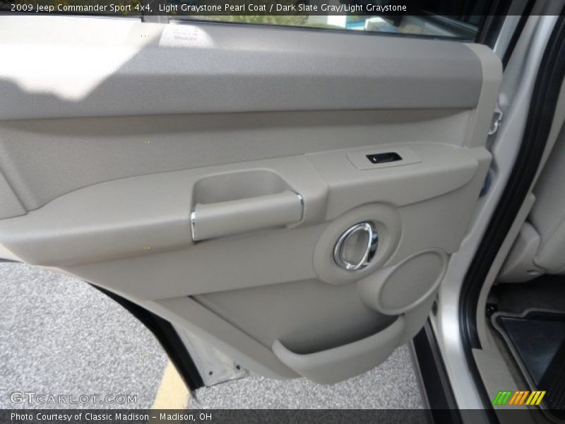 Light Graystone Pearl Coat / Dark Slate Gray/Light Graystone 2009 Jeep Commander Sport 4x4