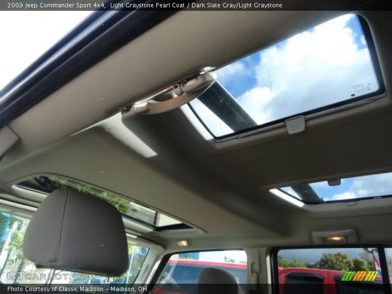 Light Graystone Pearl Coat / Dark Slate Gray/Light Graystone 2009 Jeep Commander Sport 4x4